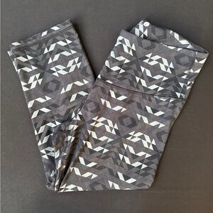 Old Navy Active Black and Gray Capri Leggings